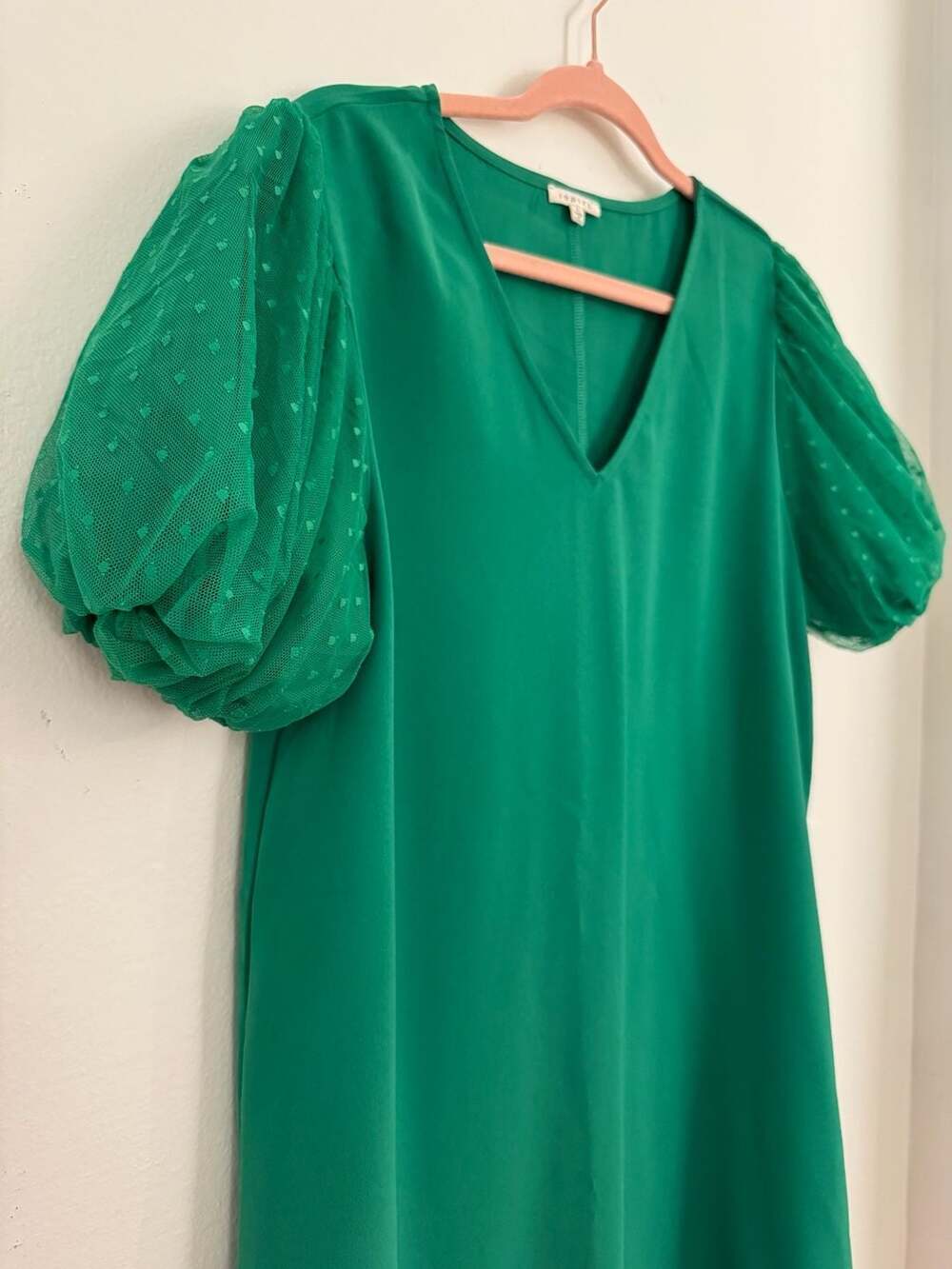 Jodifl NWOT Green V-Neck Shift Dress with Sheer Dot Puff Sleeves - Picture 4 of 4